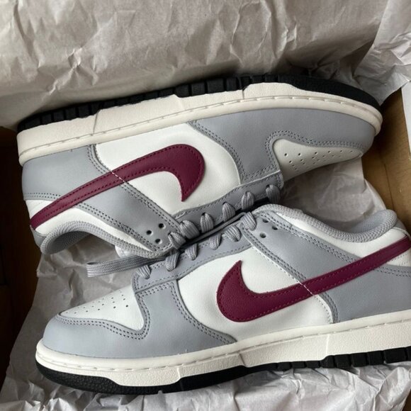 BRAND NEW NIKE DUNK LOW WOMEN - Picture 6 of 6